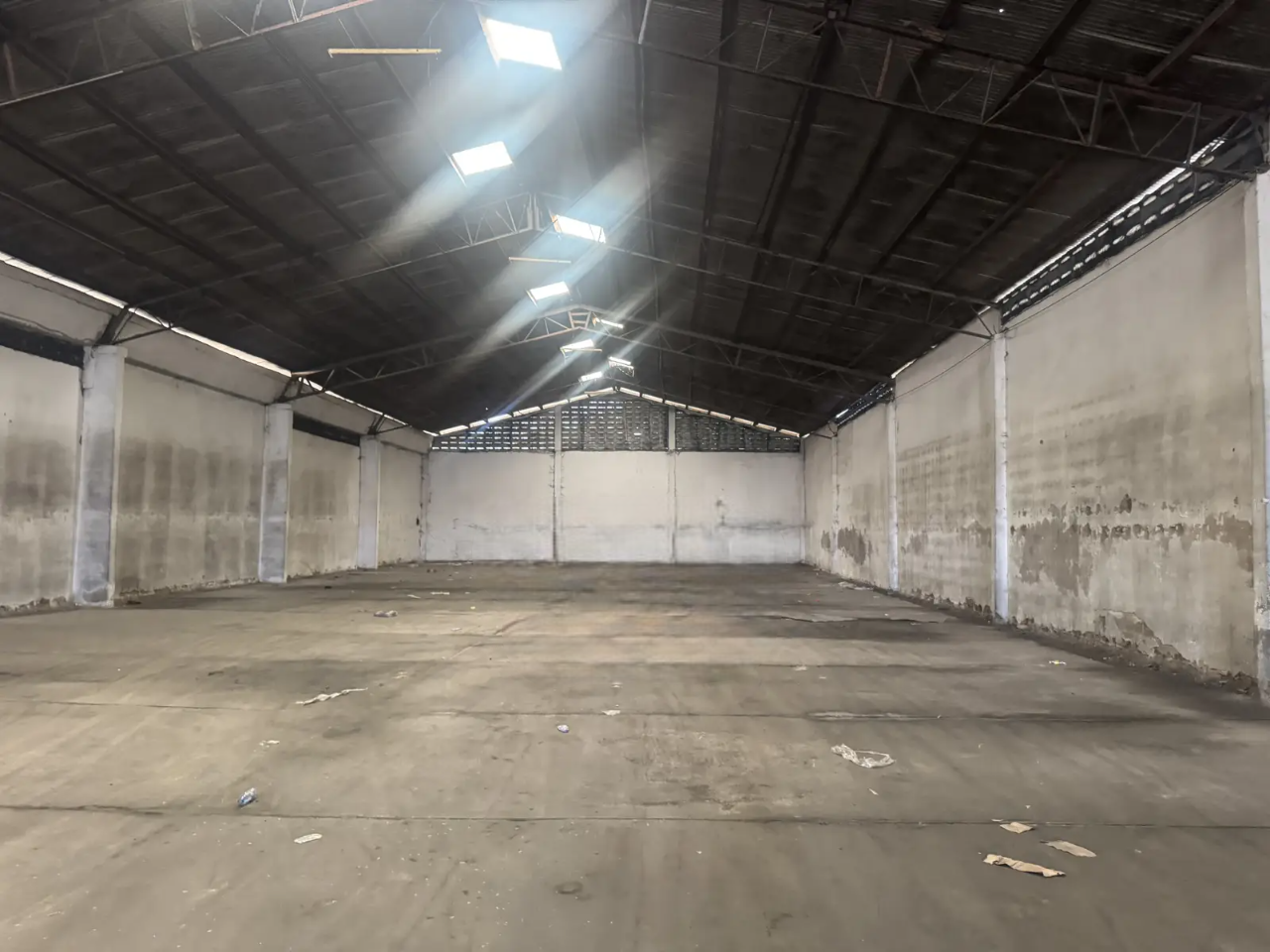 1,300 SQM Warehouse For Rent at Dzorwulu