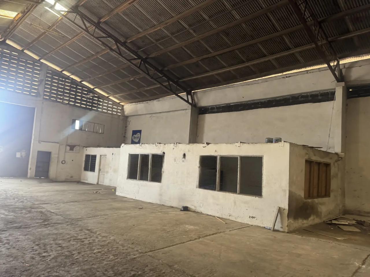 1,300 SQM Warehouse For Rent at Dzorwulu