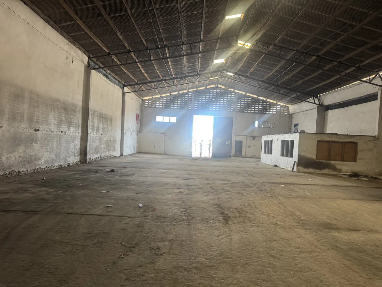 1,300 SQM Warehouse For Rent at Dzorwulu