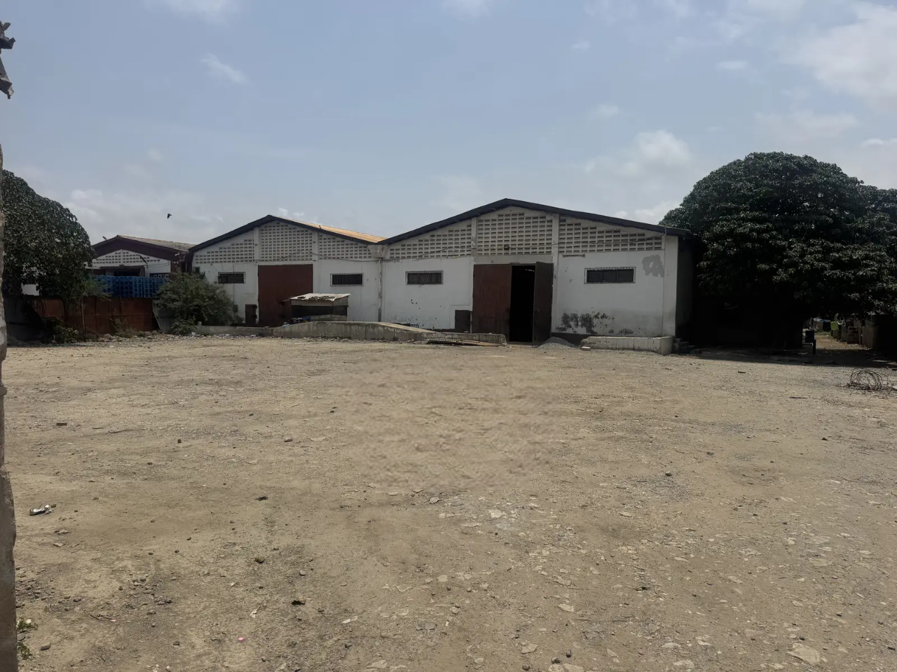 1,300 SQM Warehouse For Rent at Dzorwulu