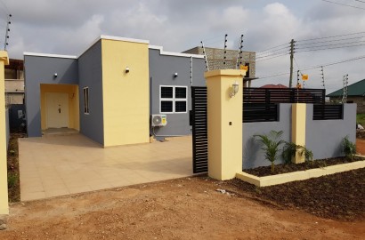3 BEDROOM HOUSE FOR RENT AT LAKESIDE ESTATE