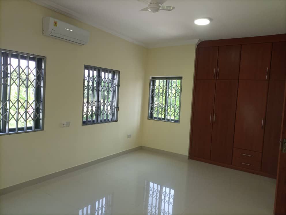 3 Bedrooms House With 1 Bedrooms Boys Quarters for Rent at East Legon