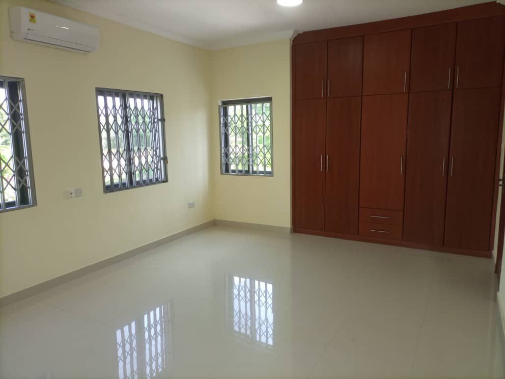 3 Bedrooms House With 1 Bedrooms Boys Quarters for Rent at East Legon