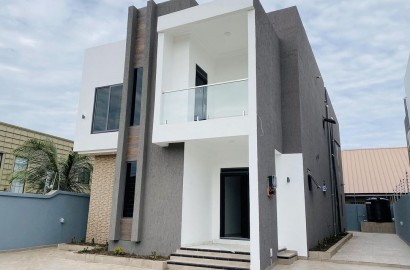 4 Bedrooms House for Sale at Lakeside, Accra-Ghana