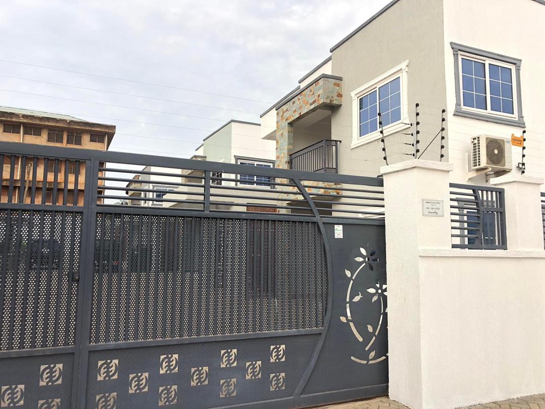 4 Bedrooms Townhouse for Rent At Ogbojo