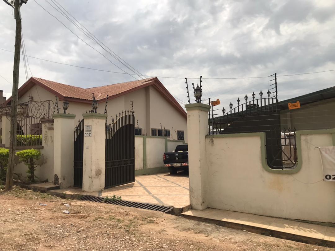 Five bedroom house for rent at Santasi Newsite