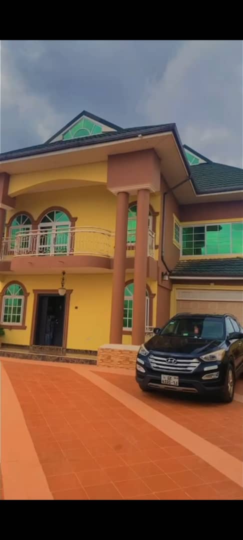 Six bedroom house for sale