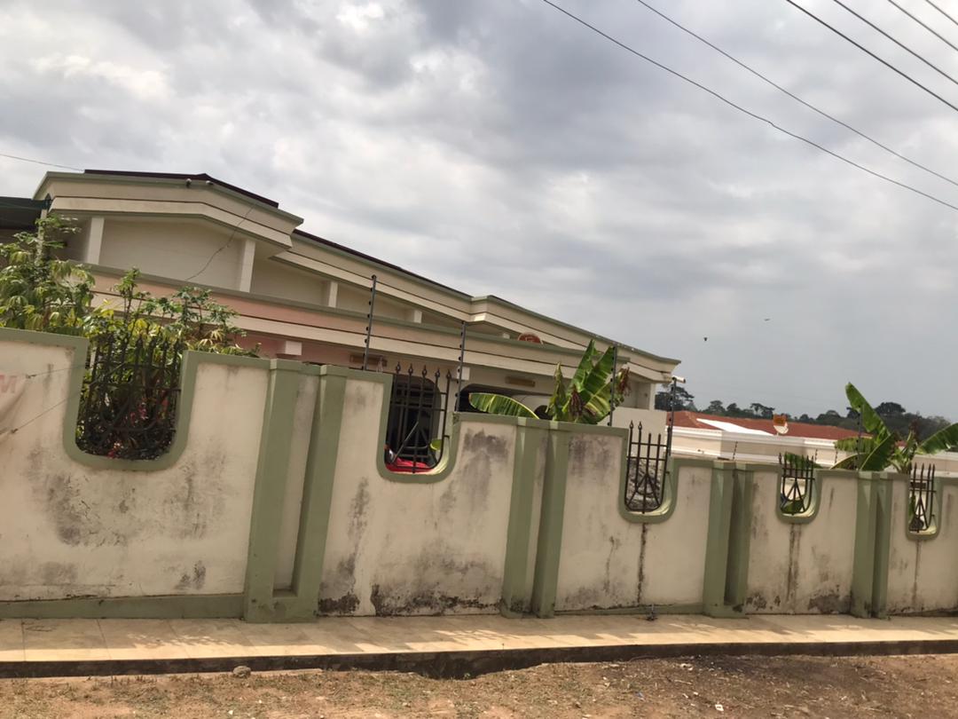 Five bedroom house for rent at Santasi Newsite