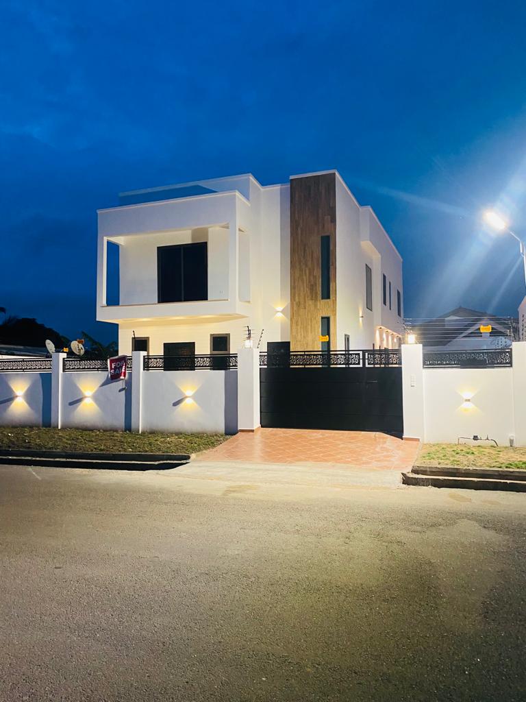 EXECUTIVE 5 BEDROOM HOUSE FOR SALE AT SPINTEX