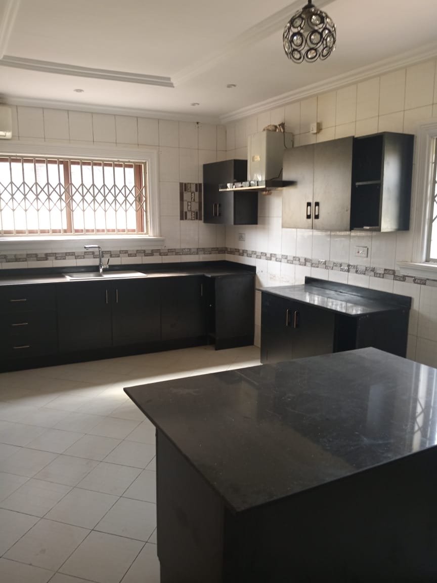 5 Bedrooms House for Rent at East Airport