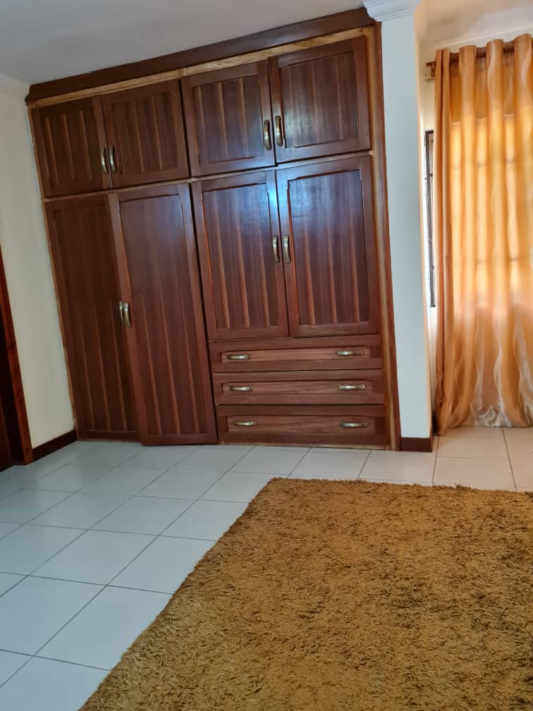 4 BEDROOM HOUSE WITH 3 AND A HALF BATH ROOMS FOR SALE