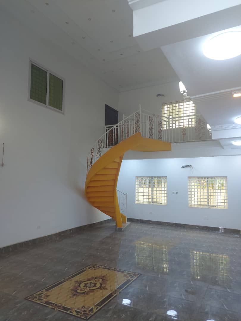 5 BEDROOM HOUSE WITH 1 BEDROOM BOYS QUARTERS FOR SALE