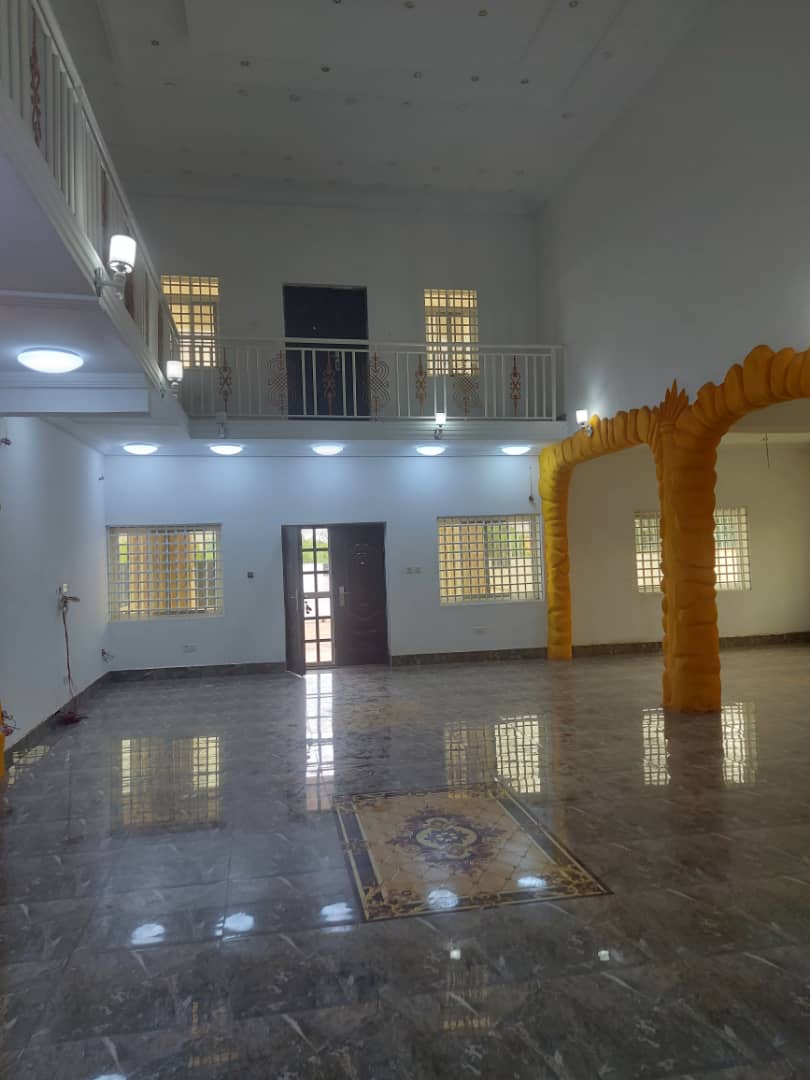 5 BEDROOM HOUSE WITH 1 BEDROOM BOYS QUARTERS FOR SALE