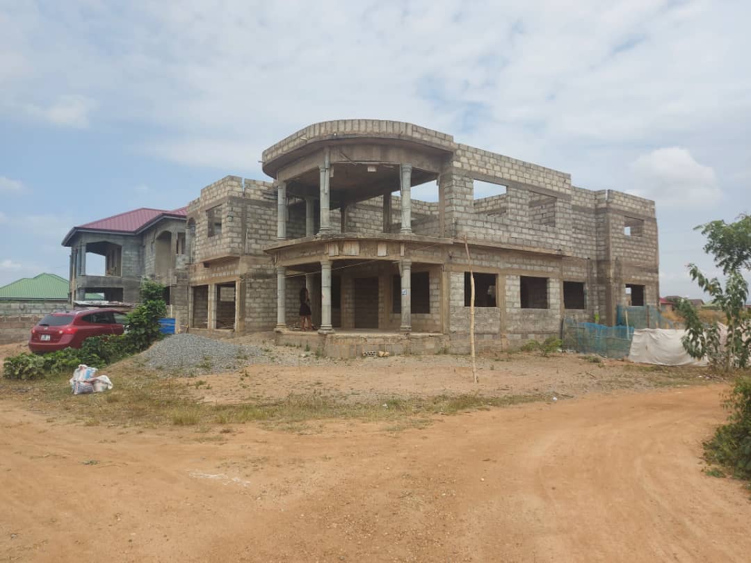 6 Bedroom Uncompleted House for Sale