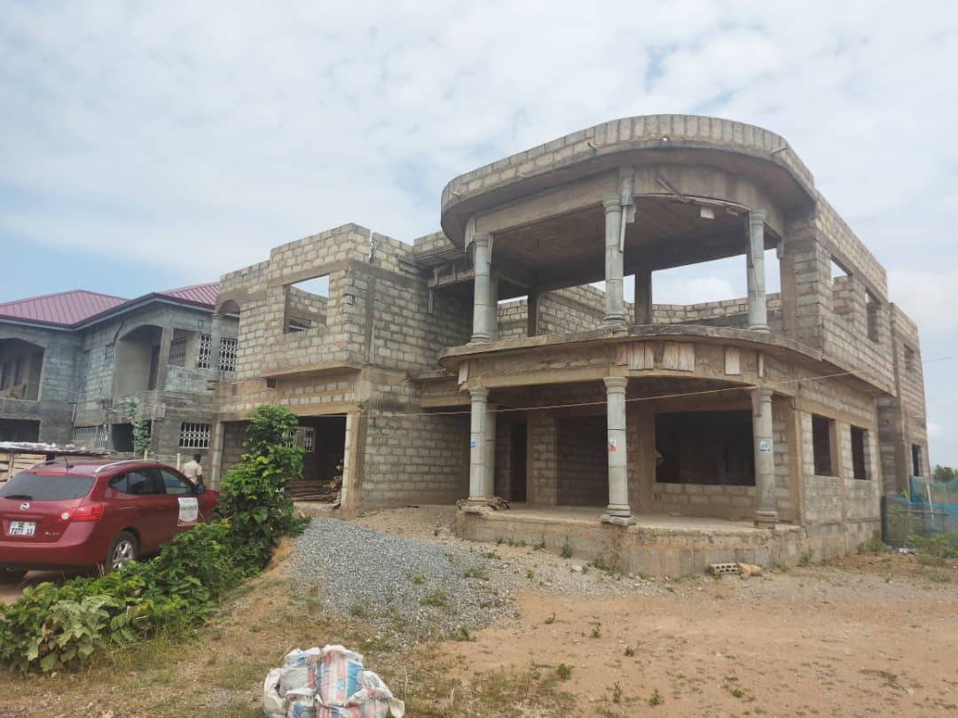 6 Bedroom Uncompleted House for Sale