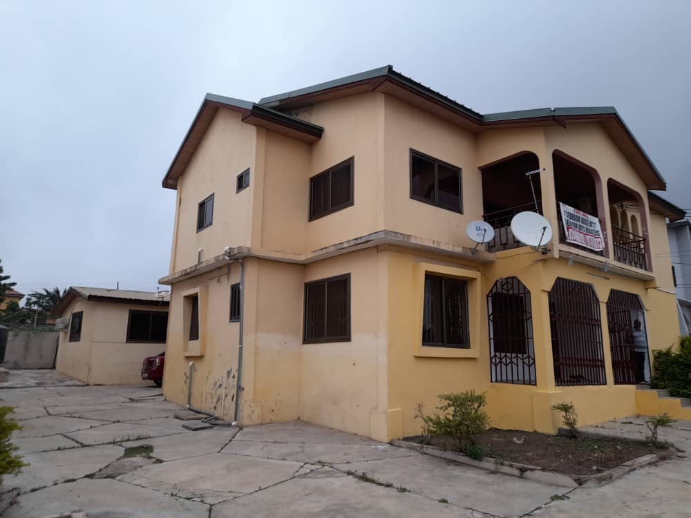6 Bedroom House With 2 Bedroom Boy’s Quarters for Sale At Gbawe