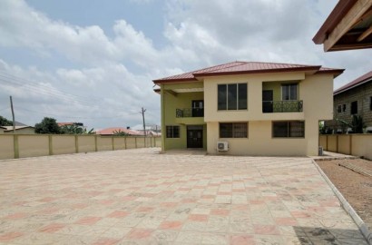 6 Bedroom House with Big compound for rent at Adjiringanor School Junction.