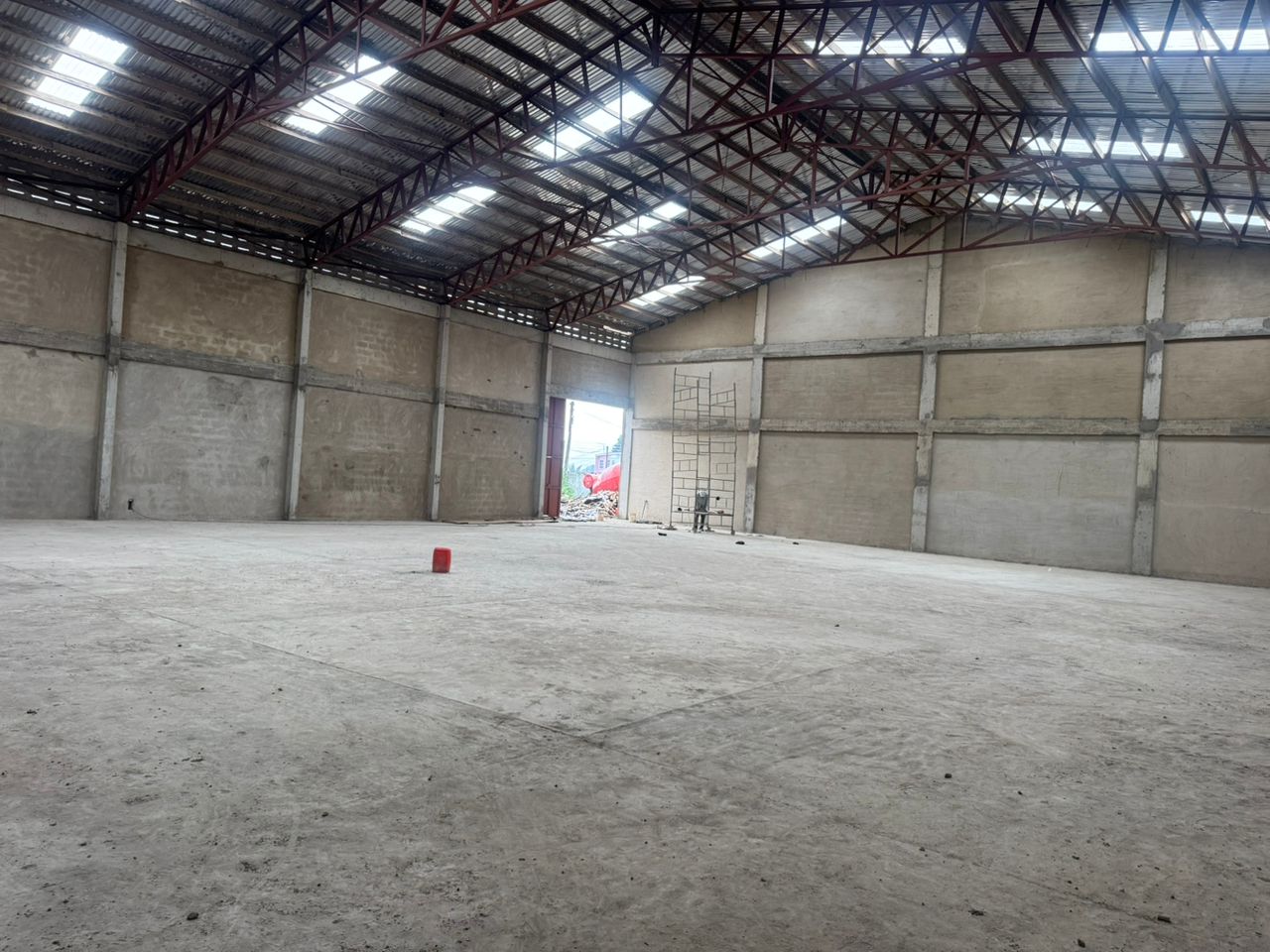 800 SQM Warehouse For Rent at Tesano