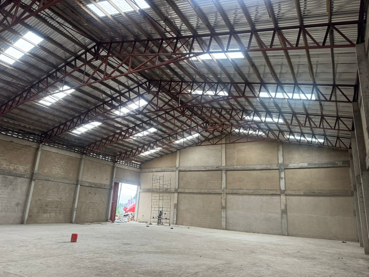 800 SQM Warehouse For Rent at Tesano