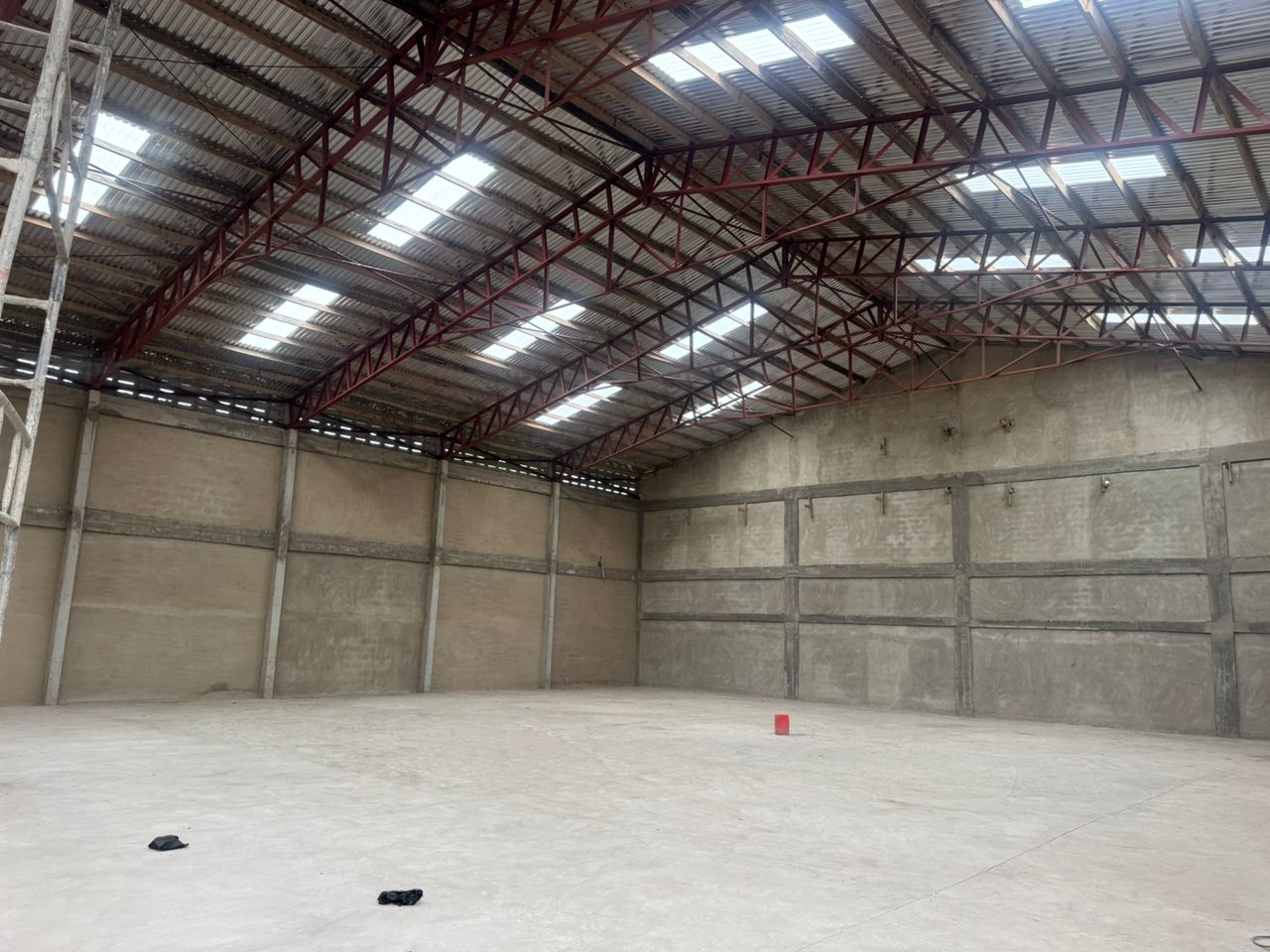800 SQM Warehouse For Rent at Tesano
