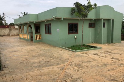 5 Bedroom House With a Plot of Land for Sale At Abelekuma