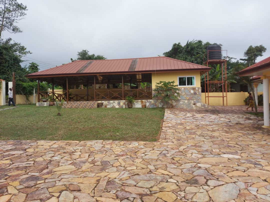 Furnished 3 bedroom house with 1 bedroom outhouse for rent
