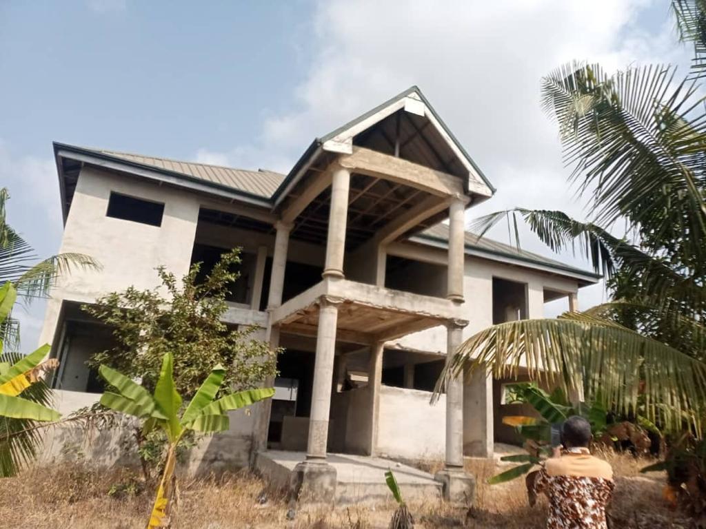 Five bedroom uncompleted house for sale at Adako Jachie