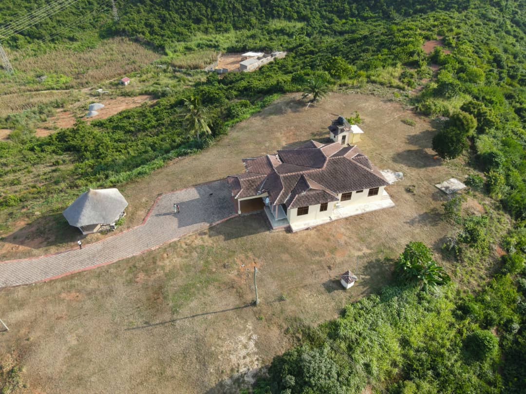 6 bedroom house located on a 12.36 acre land (equivalent of over 60 standard plots) for sale at Anomabo