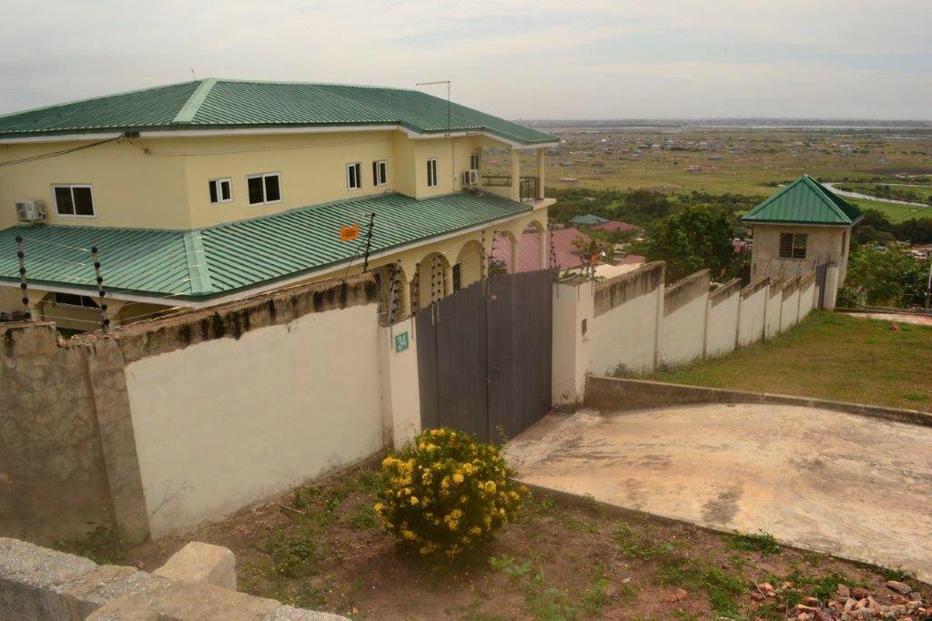 5 Bedroom House + 2 Bedroom Outhouse for sale