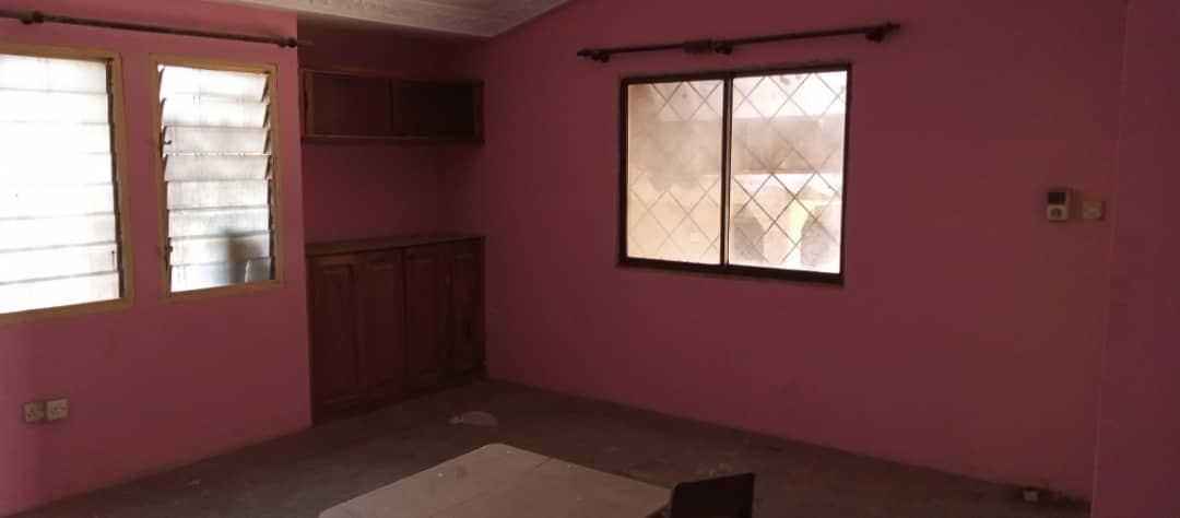 3 Bedroom House with 3 units of 1 Bedroom Apartments for sale