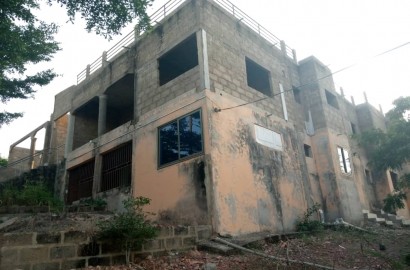 Uncompleted 7 bedroom house for sale