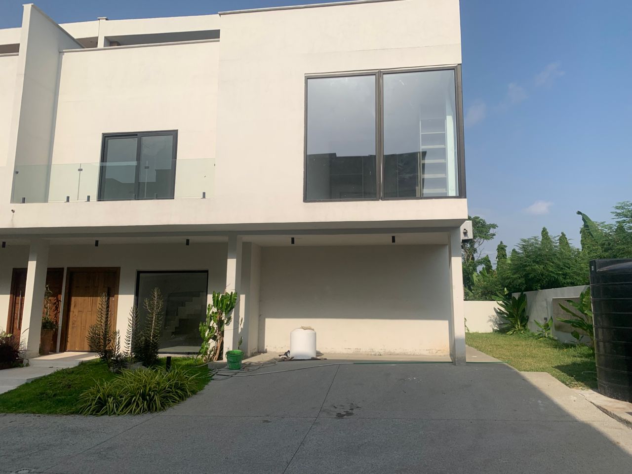 Four (4) Bedroom Semi-Detached Townhouse with Boys' Quarters For Rent at Cantonments