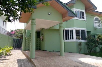 4 bedroom en suite house with 2 bedroom outhouse for rent
