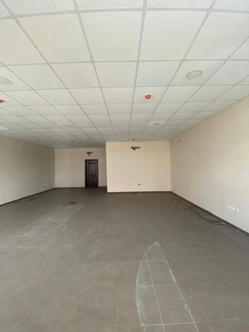 Double Shop For Rent at Lashibi
