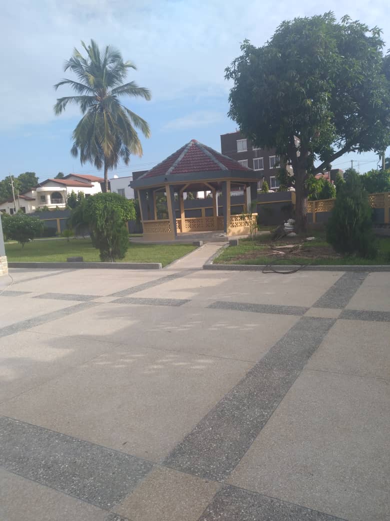 4 bedroom house with 1 Room BQ for rent