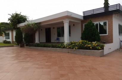 4 bedroom house with 2 Room BQ for rent