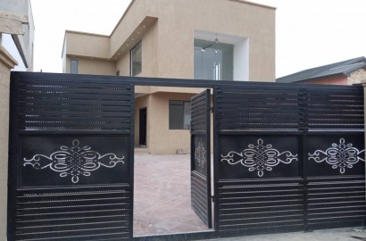 4 Bedroom House with 1 Room BQ for sale