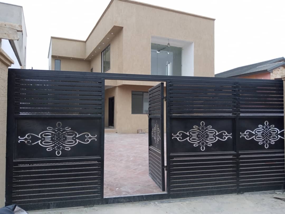 4 Bedroom House with 1 Room BQ for sale