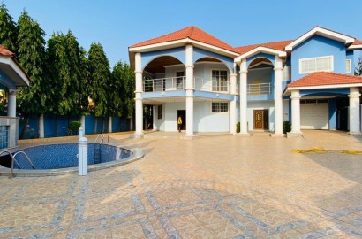 4 Bedroom House with outhouse and swimming pool for sale