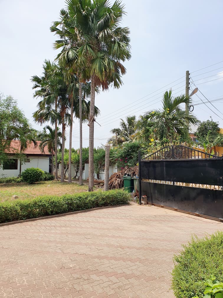 Eleven (11) Bedroom House with 4 Boys' Quarters For Rent at Haatso