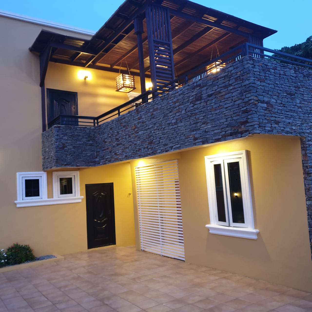 Executive 4-Bedroom House With 1 Bedroom Maid’s Quarters for Sale at East Airport