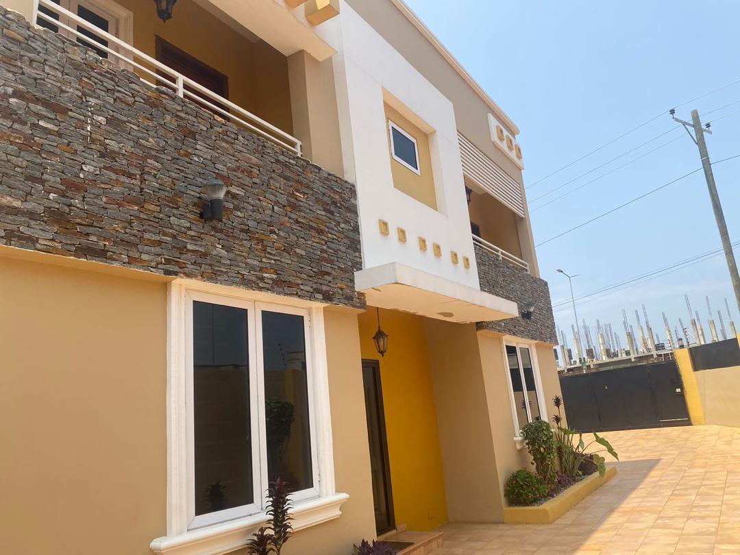 Executive 4-Bedroom House With 1 Bedroom Maid’s Quarters for Sale at East Airport