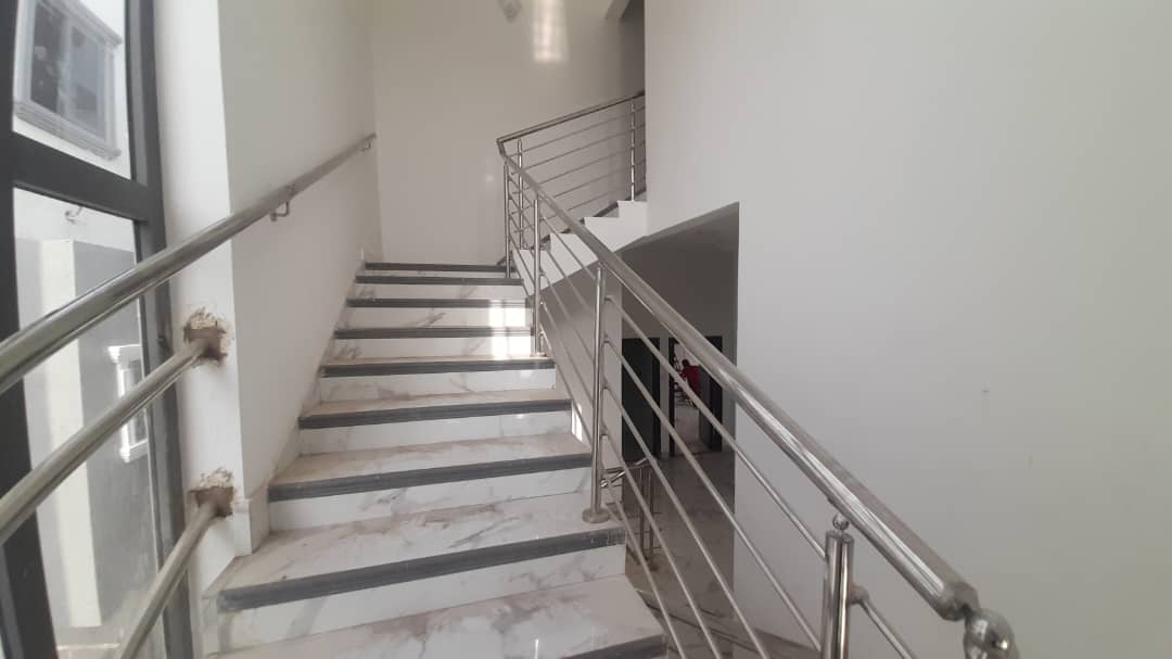 EXECUTIVE 5 BEDROOM HOUSE FOR SALE AT ACHIMOTA MILE 7