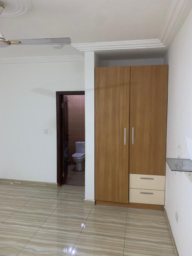 EXECUTIVE CHAMBER AND HALL  APARTMENT AT ADENTA KFC FOR RENT