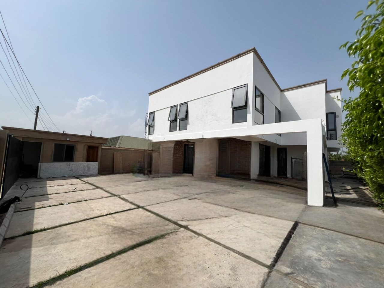 Five (5) Bedroom House for Sale at Adjiringanor