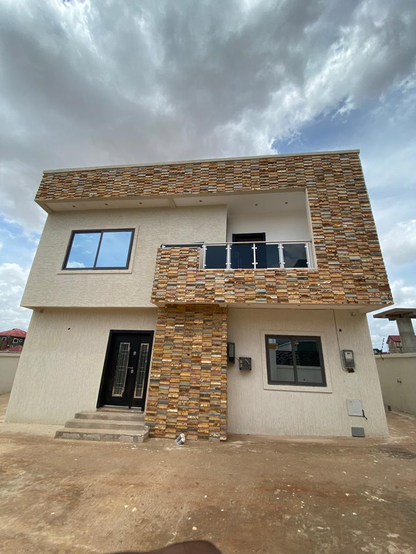 Five (5) Bedroom House For Sale at Kumasi-Santasi