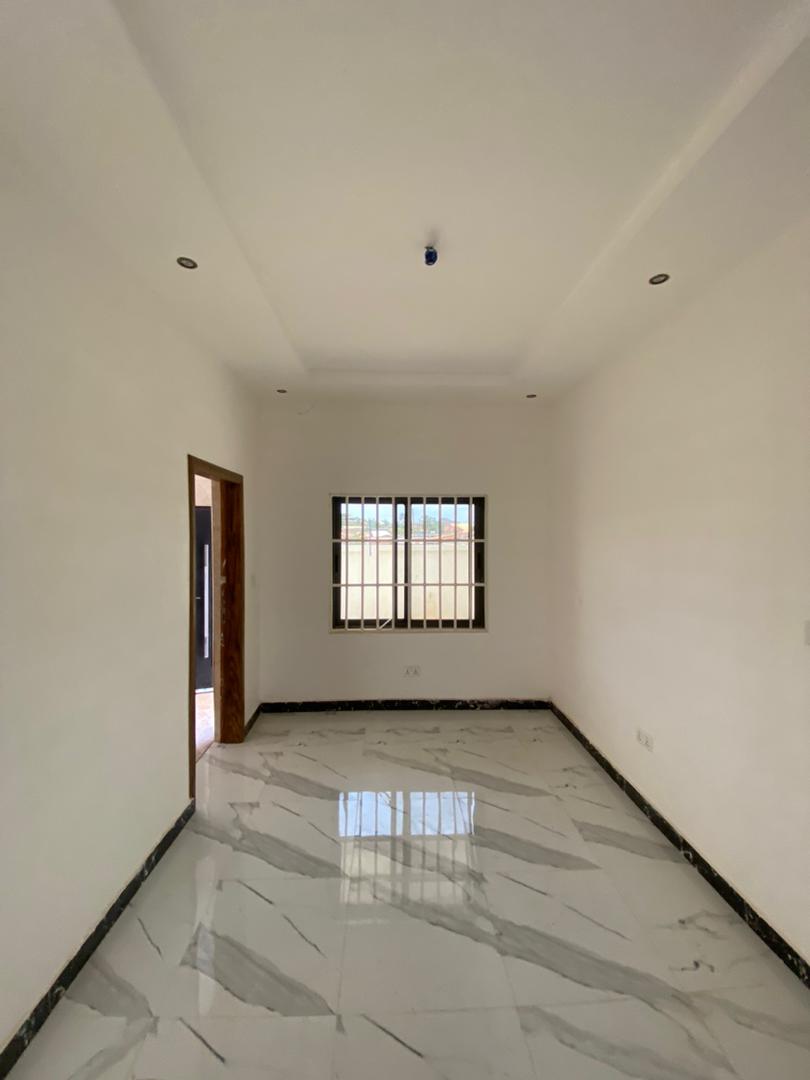 Five (5) Bedroom House For Sale at Kumasi-Santasi