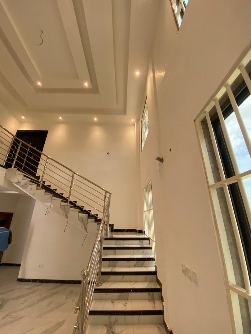 Five (5) Bedroom House For Sale at Kumasi-Santasi