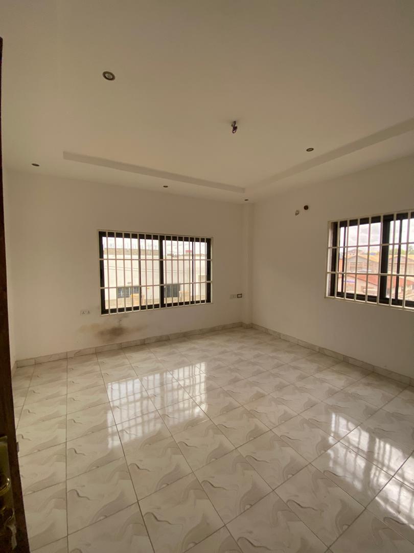 Five (5) Bedroom House For Sale at Kumasi-Santasi