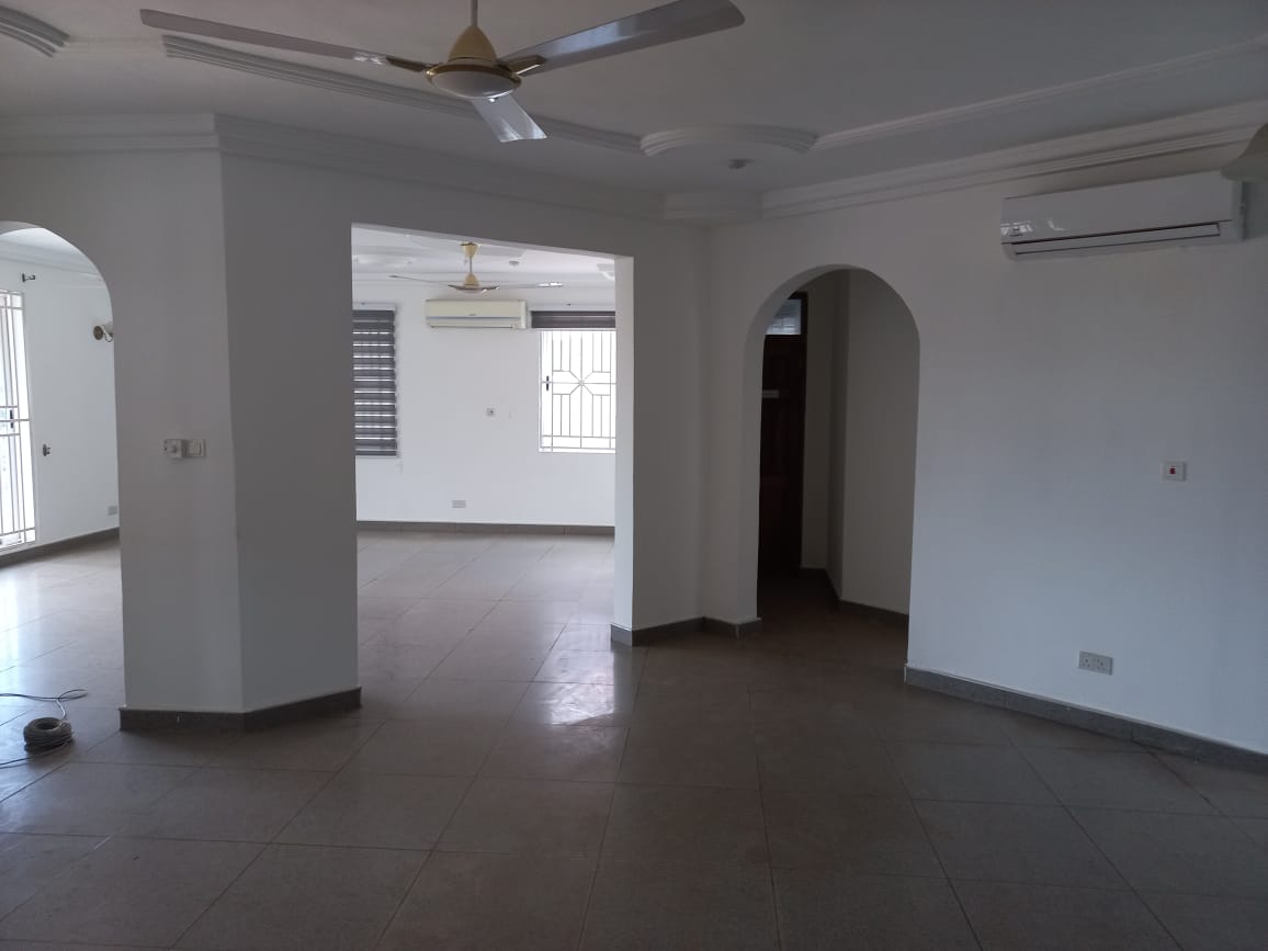 Five (5) Bedroom House With Boy's Quarters for Rent at Takoradi